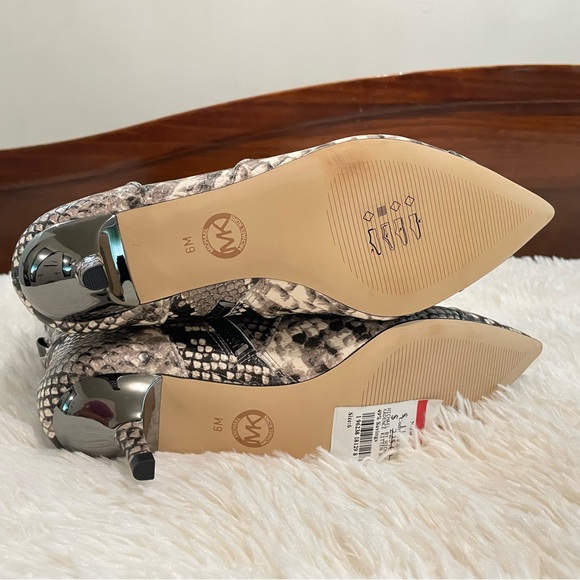 NEW Michael Kors Kadence Kitten Bootie EMB Faux Leather Color Sand Size 6 Box. - Picture 4 of 17